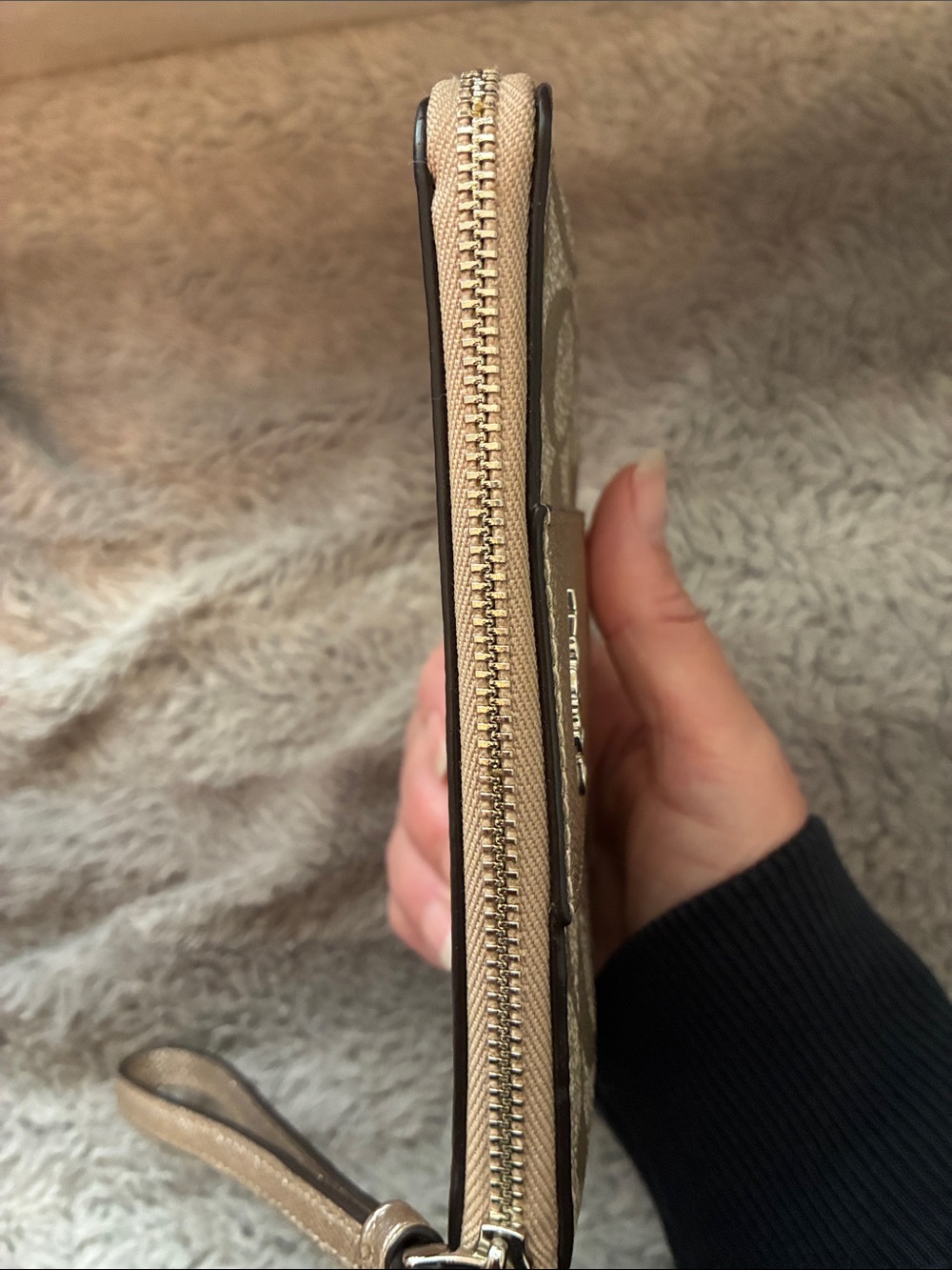 NWOT Coach Metallic Gold Signature Wristlet Clutch Small - Picture 4 of 5